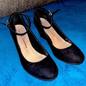 WOMENS BLACK WEDGE SHOWS BY CHINESE LAUNDRY